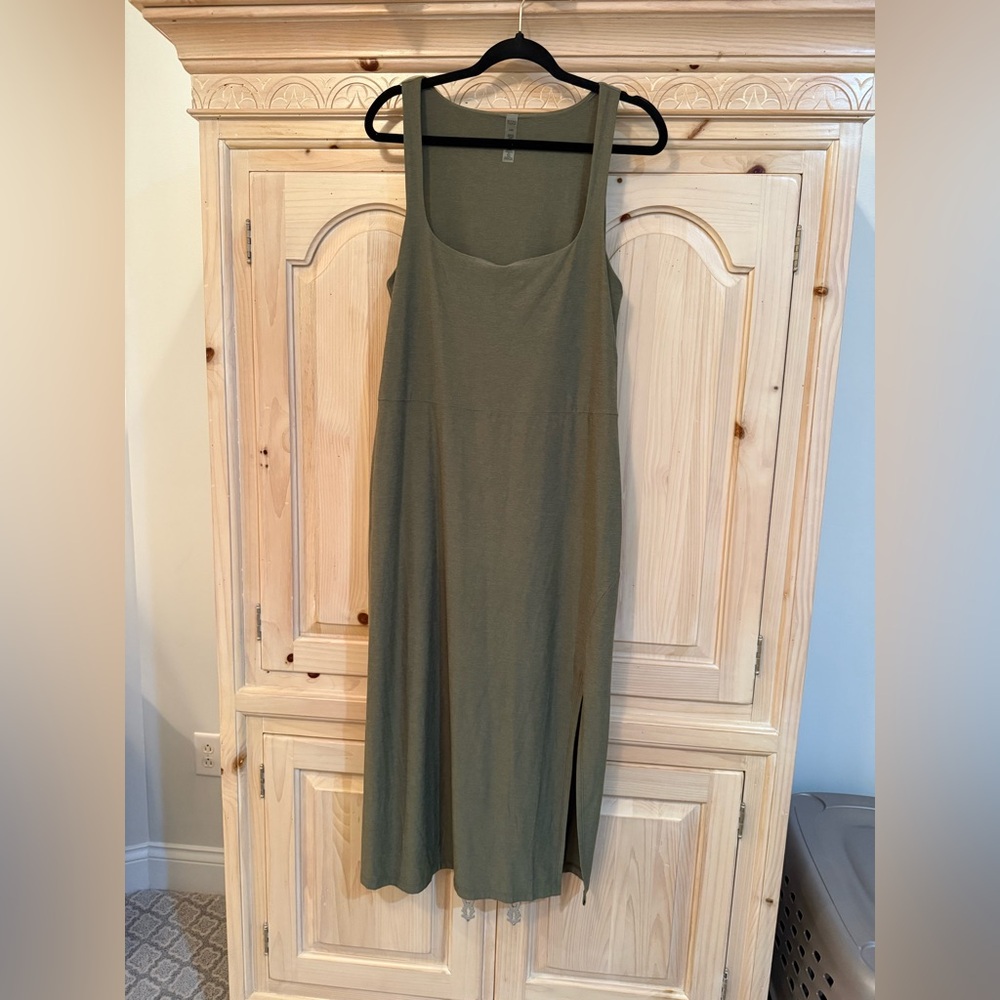Beyond Yoga Featherweight at the ready square neck dress